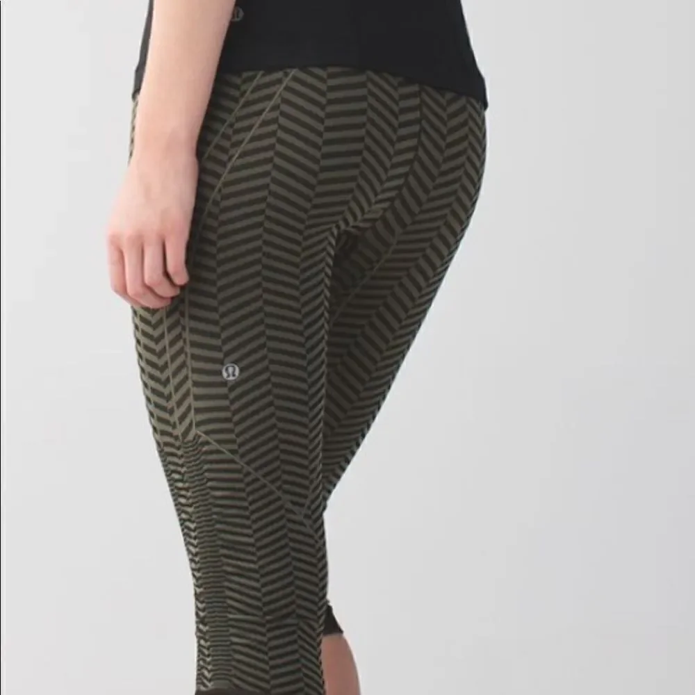 Lululemon in the flow crop ll heathered fatigue green